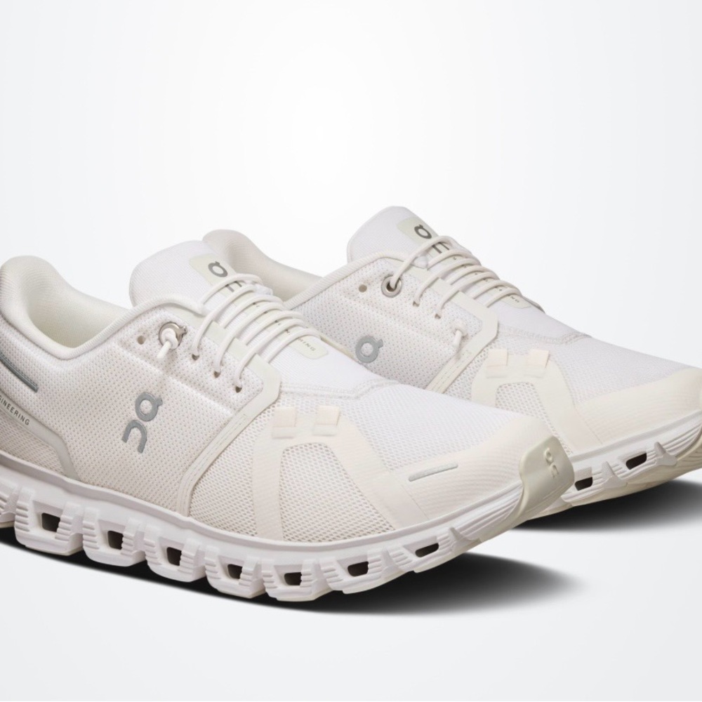 On Running Athletic Shoes